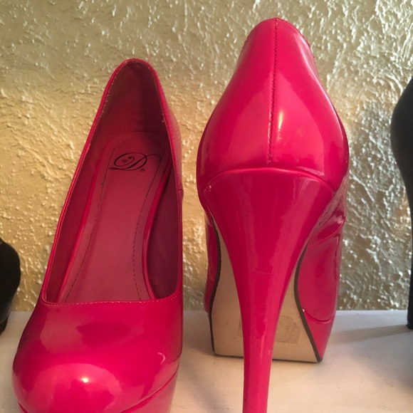 Hot pink platform heels - Picture 2 of 4